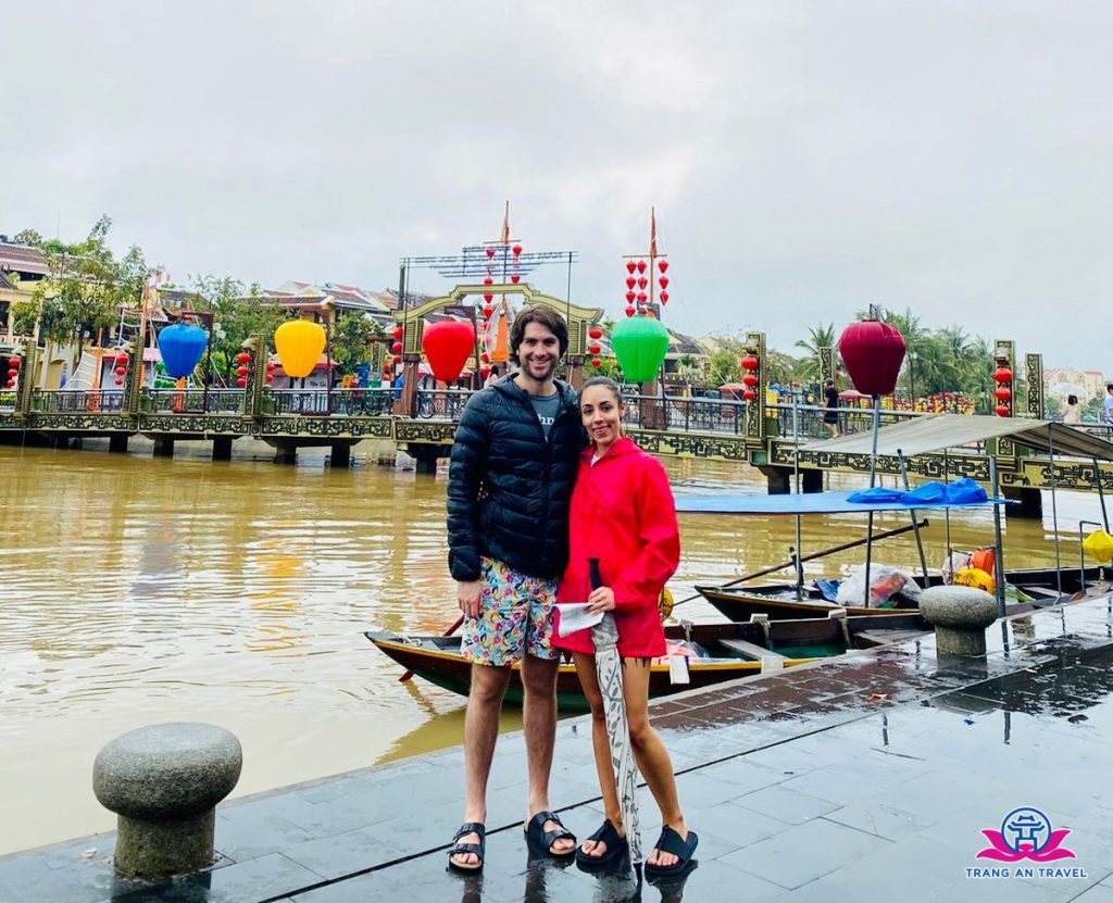 2 du khách người Mexico đến Hội An trong chuyến du lịch Việt Nam vào tháng 3/2022