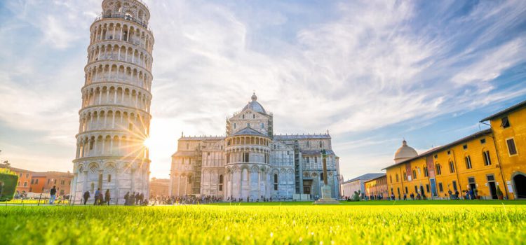 Khách du lịch Ý có biêt tại sao tháp Pisa lại nghiêng?