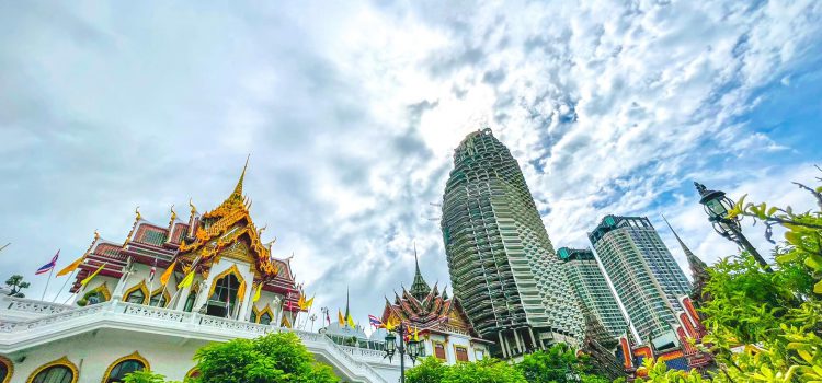 Chùa Wat Yannawa cùng tòa cao ốc bỏ hoang, điểm du lịch Thái Lan huyền bí ở Bangkok.