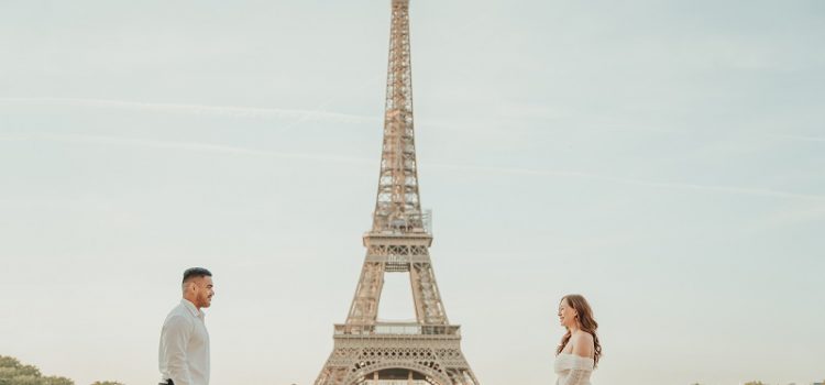 Phút giây hạnh phúc vỡ òa của cô gái Việt khi du lịch Paris