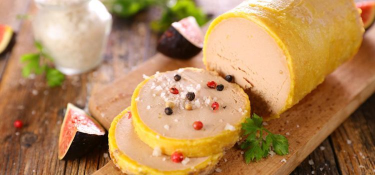 Foie gras là một trong những tinh túy nhất của ẩm thực Pháp. Món ăn chinh phục thực khách bởi kết cấu mềm mịn, ngậy như bơ và tan trong miệng. Điều khác hẳn cấu trúc đặc, khô cứng của các loại gan thông thường. Ảnh: Cookidoo