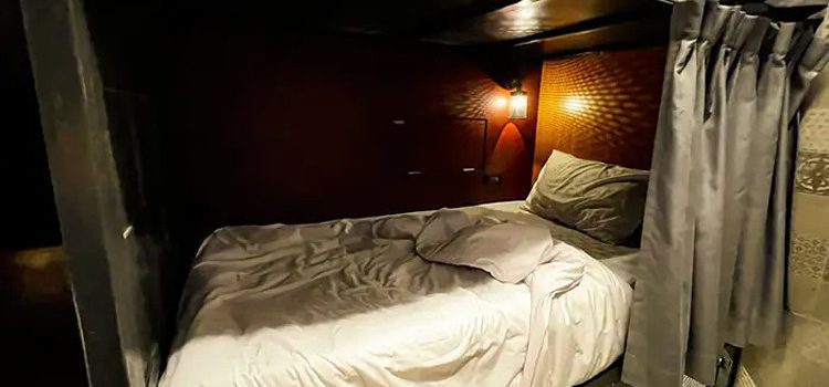 Nhà nghỉ ở Bangkok hình con nhộng hút khách