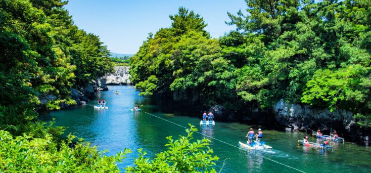 Leo núi, chèo thuyền Kayak khi du lịch Jeju