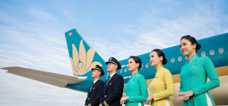 Phi công và các tiếp viên Hãng hàng không Quốc gia Việt Nam. Ảnh: Vietnam Airlines