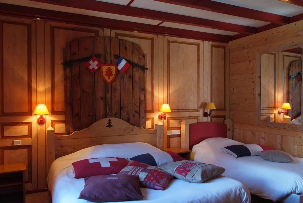 Khách sạn ở giữa Thụy Sĩ trên đường biên giới với Pháp xây dựng vào thế kỷ 14. Điểm lưu trú thiết kế trên núi cao với dầm gỗ, nhà bếp đồng quê và cao 304 m.