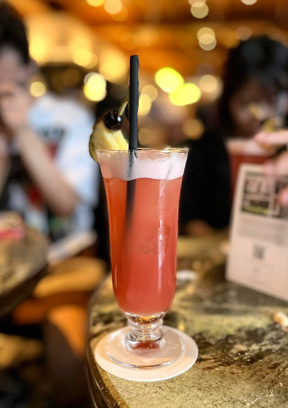 Cocktail Singapore Sling, thức uống đã hơn 100 năm tuổi ở Long bar...