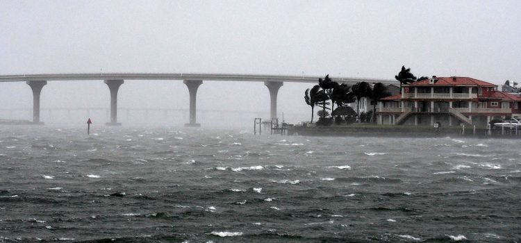 Nước dâng do bão Ian có thể nguy cơ đáng lo ngại do kết hợp bởi gió từ áp cao thổi vào bờ biển Đông nam nước Mỹ khi Ian đổ bộ