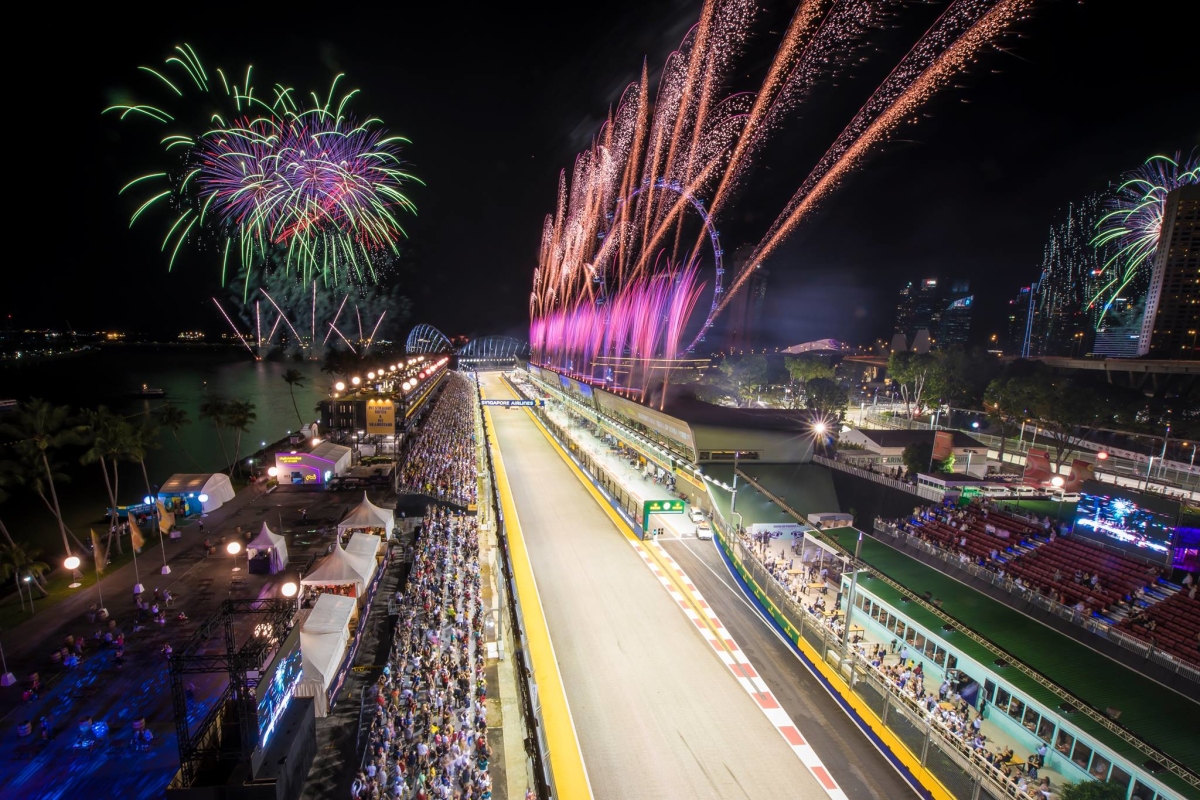 Sự kiện Grand Prix Season Singapore sẽ diễn ra sôi động suốt 10 ngày, từ 23/9 đến 2/10. Sự cuồng nhiệt của mùa giải không chỉ từ các màn rượt đuổi tốc độ. Điểm hấp dẫn của giải F1 Singapore còn ở chuỗi hoạt động bên lề rộn ràng trên khắp đảo quốc. Ảnh: Singapore GP