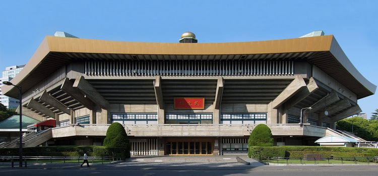 Bên ngoài võ đạo quán Nippon Budokan, nơi diễn ra nghi thức Quốc tang cố Thủ tướng Nhật Bản, Abe Shinzo vào ngày 27/9/2022.