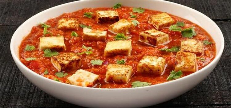 Món Tikka phô mai paneer nướng trong nước sốt cay. Ảnh: Pinterest