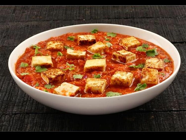 Món Tikka phô mai paneer nướng trong nước sốt cay. Ảnh: Pinterest