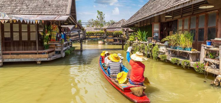 Tham quan chợ nổi 4 miền… bồng bềnh ở Pattaya