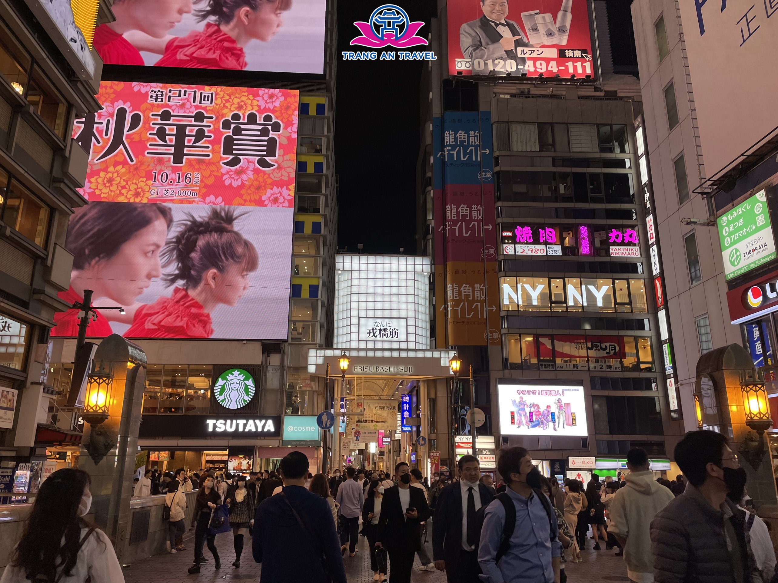 Đường phố ở Osaka về đêm