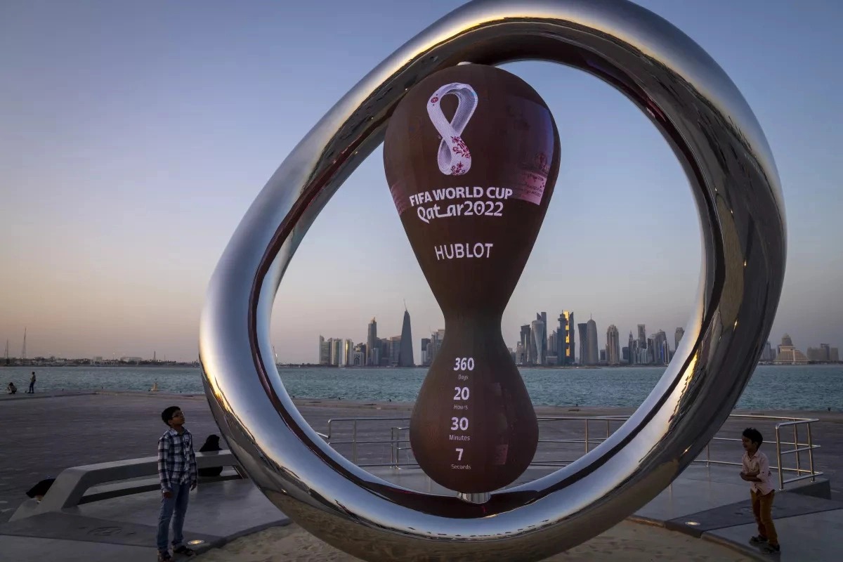 Đồng hồ đếm ngược tới thời điểm khai mạc World Cup 2022 ở Doha, Qatar. Ảnh: Darko Bandic.