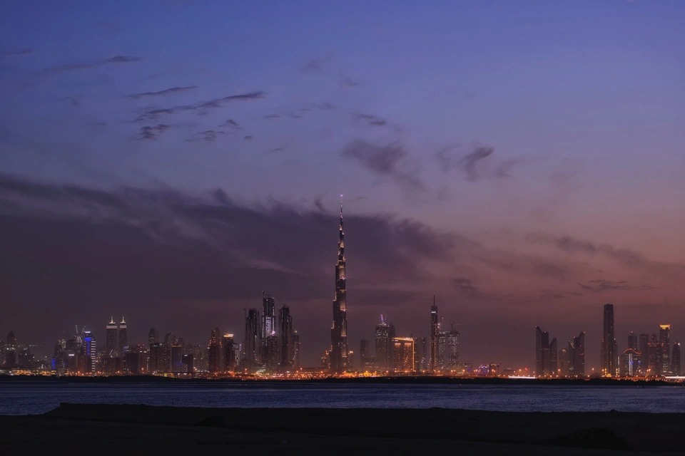 Khung cảnh Dubai ban đêm. Ảnh: Ijaz Rafi/Unsplash.