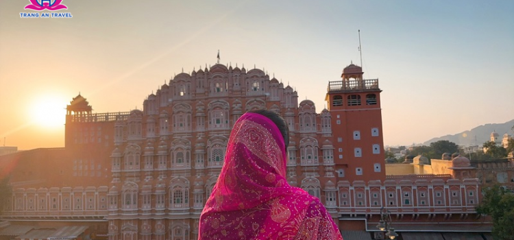 Du lịch Ấn Độ thăm cung điện gió Hawa Mahal lộng lẫy